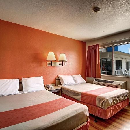 Motel 6 เวลส์ ภายนอก รูปภาพ