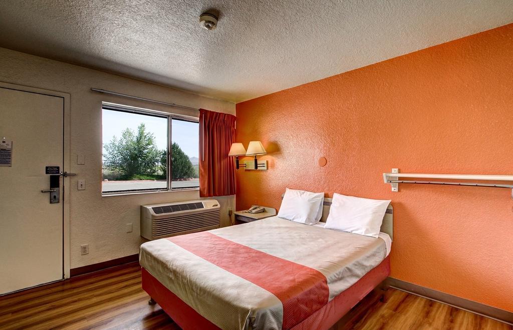 Motel 6 เวลส์ ภายนอก รูปภาพ