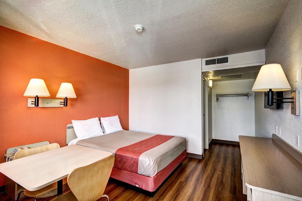 Motel 6 เวลส์ ภายนอก รูปภาพ