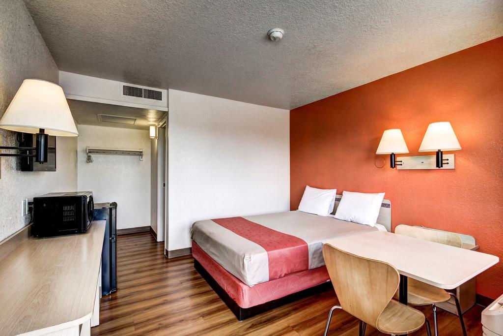 Motel 6 เวลส์ ภายนอก รูปภาพ