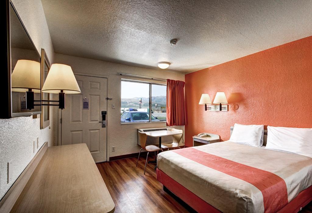 Motel 6 เวลส์ ภายนอก รูปภาพ