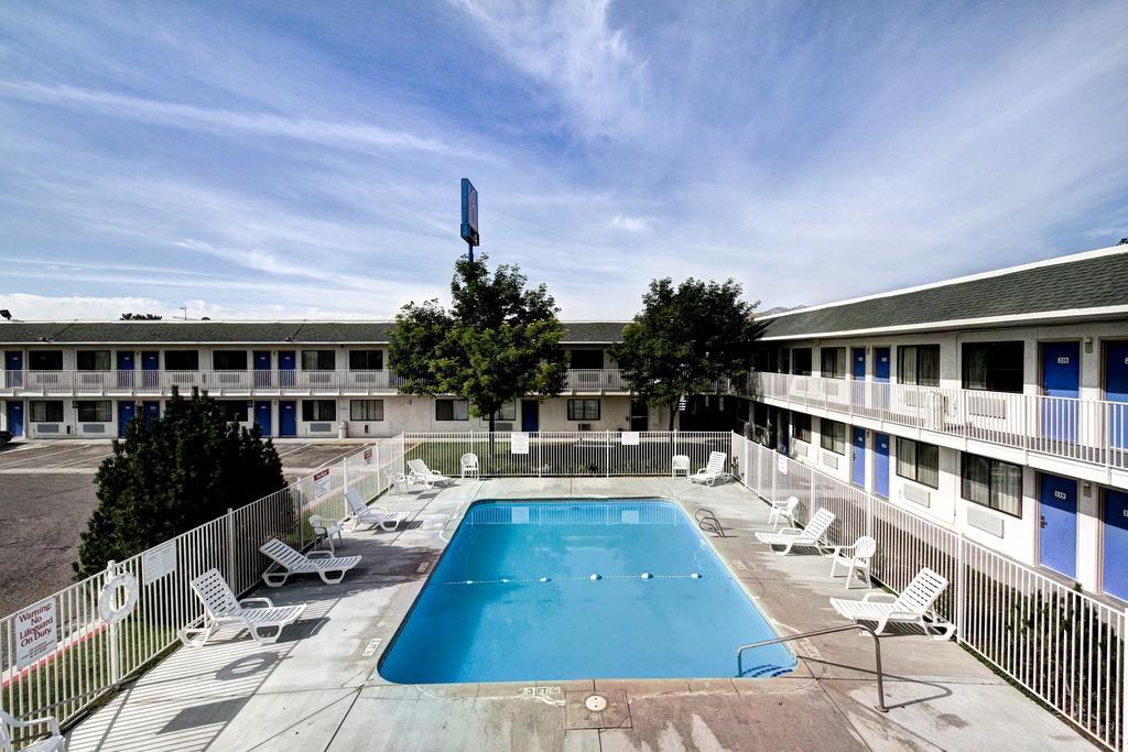 Motel 6 เวลส์ ภายนอก รูปภาพ