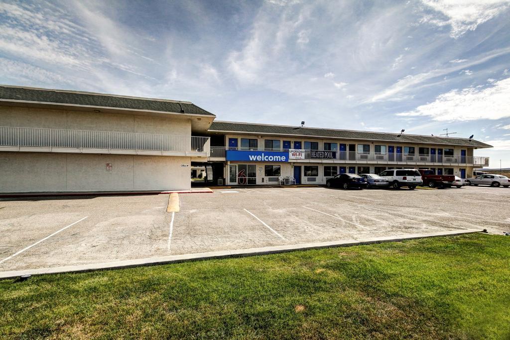 Motel 6 เวลส์ ภายนอก รูปภาพ