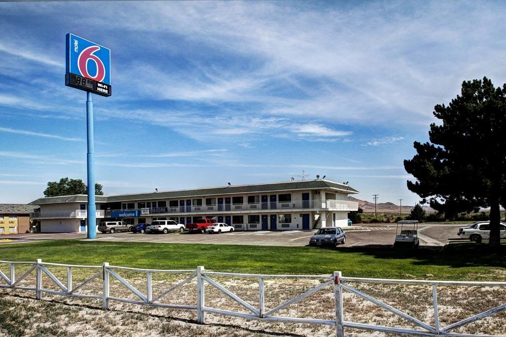 Motel 6 เวลส์ ภายนอก รูปภาพ