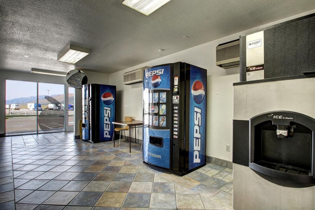 Motel 6 เวลส์ ภายนอก รูปภาพ